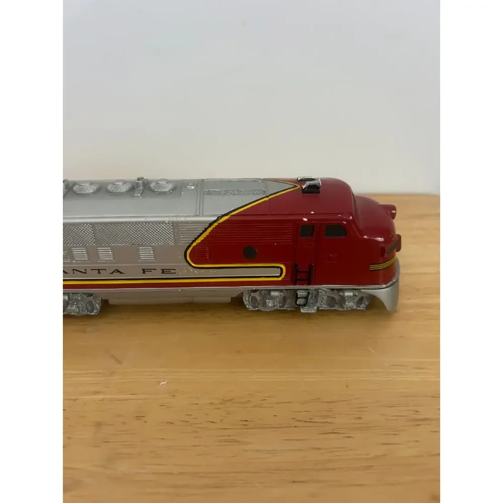 Lionel 2333 Santa Fe F3 Diesel Locomotive – Vintage Model Train – Silver/Red